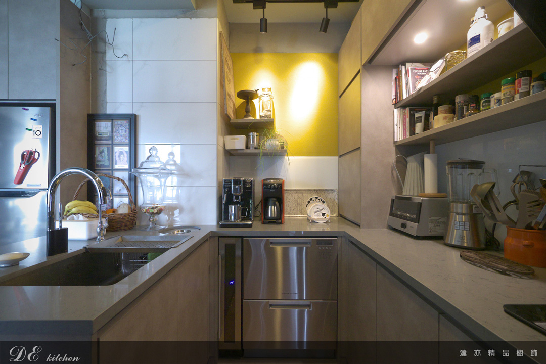 廚房設計｜Fisher＆Paykel 雙層不銹鋼抽屜式洗碗機｜Vinvautz 紅酒櫃